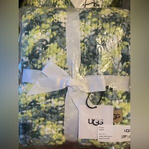 NWT UGG SYLVIE THROW BLANKET in shark grey multi